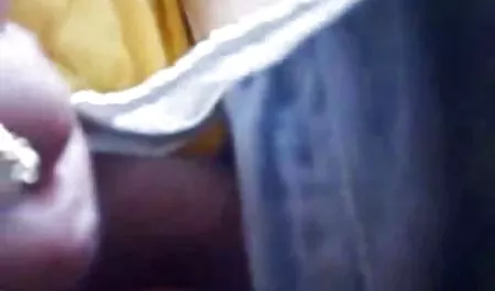 Sexy lesbijskie zabawy na słońce z Priya dojrzale mamuski z mlodymi rai