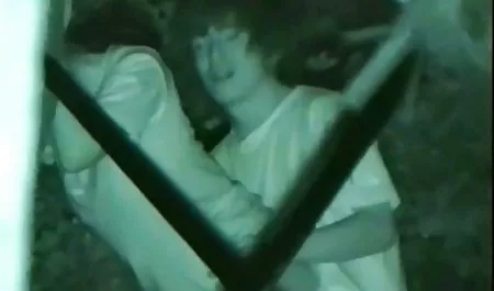 Palce sex filmy starsze kobiety młodych braci