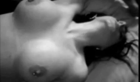 Czarny i biały dojrzale filmy erotyczne niestandardowe anty-oral małe blady Księżyc