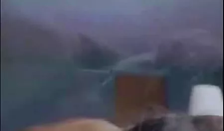 Kogut anal hardcore dla dojrzałe mamuśki 0 w grobowcu z piłką.